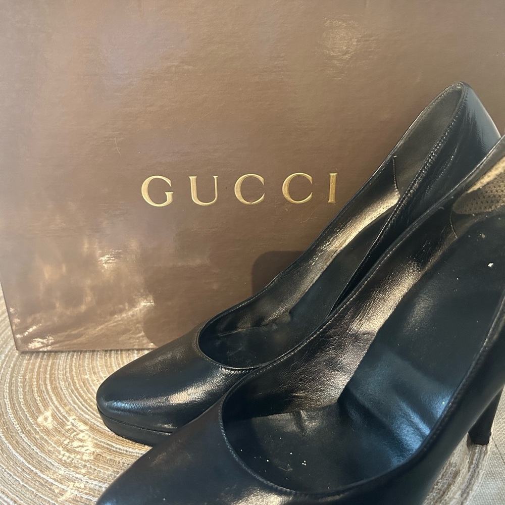 Authentic Gucci Bamboo Accent Leather Pumps/ Free Necklace with Purchase.